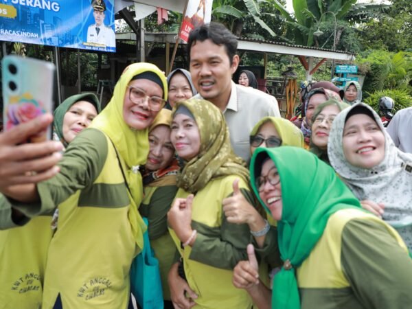 Kunjungi BSD Anggrek Perumnas Ciracas, Puluhan Emak-emak Curhat ke Agis Soal Penguatan Ekonomi Keluarga