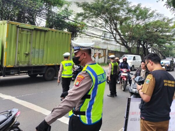 Samsat Cikokol Gelar Razia Pajak Kendaraan di Karawaci, Wajib Pajak Bisa Bayar di Tempat