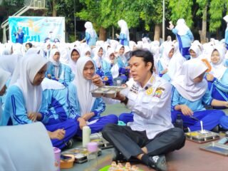 Monitoring Aksi Bergizi Kota Serang Pecah! Nur Agis Aulia Menyatu Tanpa Sekat Bersama Siswa SMAN 4