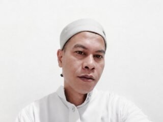 Krisis manusia modern akibat antroposentrisme dibahas melalui tasawuf dan tazkiyatun nafs sebagai jalan penyucian jiwa.