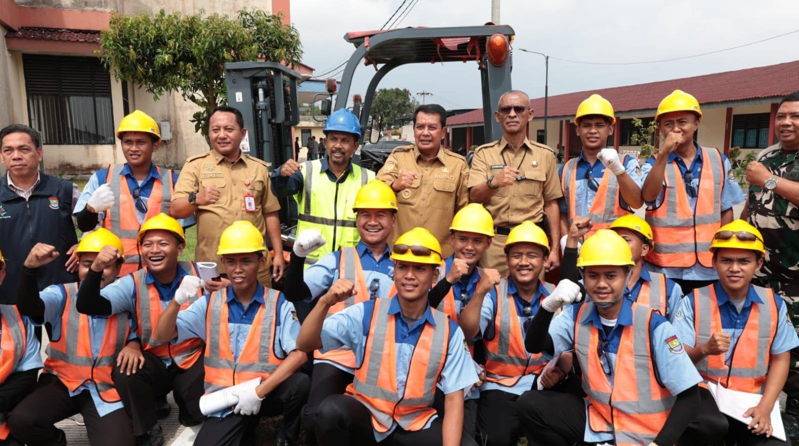 Pemkab Tangerang targetkan 608 WUB 2026 lewat pelatihan BLK dan bantuan alat usaha untuk dorong ekonomi mandiri.