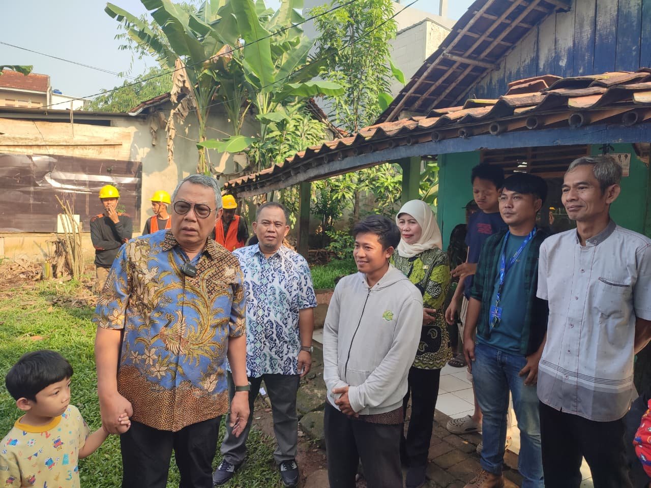 Benyamin Davnie memastikan program bedah rumah di Tangsel tepat sasaran bagi warga miskin dan hunian tak layak.