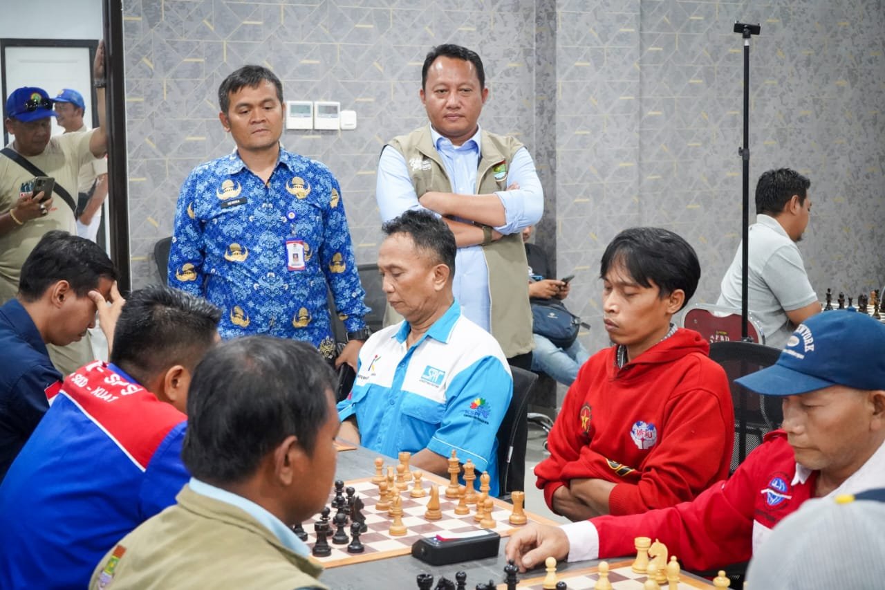 Turnamen catur POB 2026 di Tangerang berlangsung sengit. Buruh adu strategi, konsentrasi, dan mental hingga babak akhir.