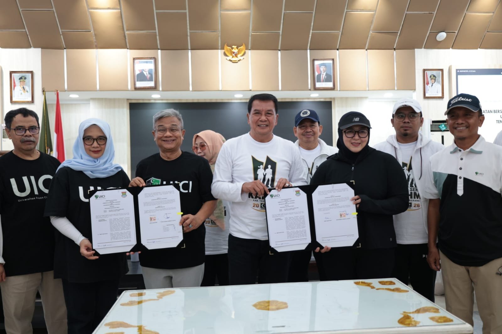 Bupati Tangerang bersama KAHMI menggelar jalan santai sekaligus menandatangani MoU pendidikan dengan UICI di Puspem Tangerang.