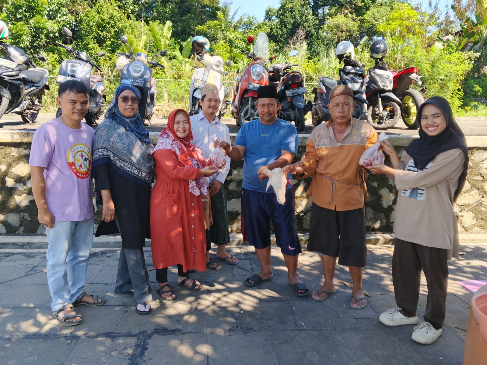 Kwarran Cisoka menjadikan kegiatan kurban sebagai media pendidikan karakter untuk menanamkan nilai keikhlasan dan kepedulian sosial.