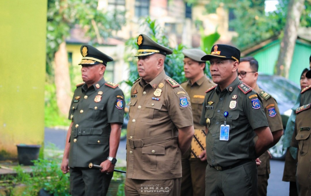 Satpol PP Tangsel menyegel tiga bangunan lapangan padel tanpa izin. Puluhan lainnya kini masih dalam proses penyelidikan.