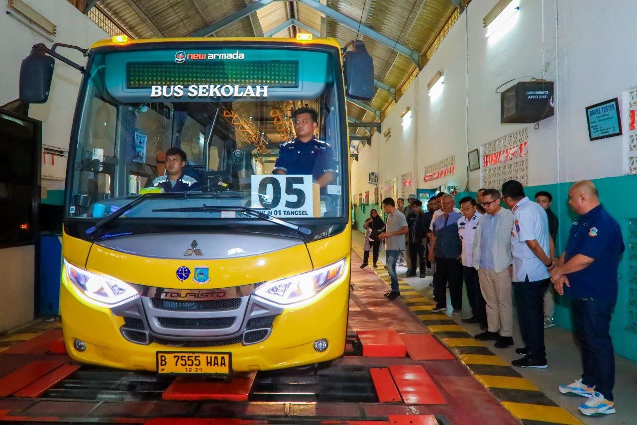 Kenaikan harga BBM membuat anggaran Dishub Tangsel tak cukup hingga akhir tahun, layanan transportasi terancam terganggu.