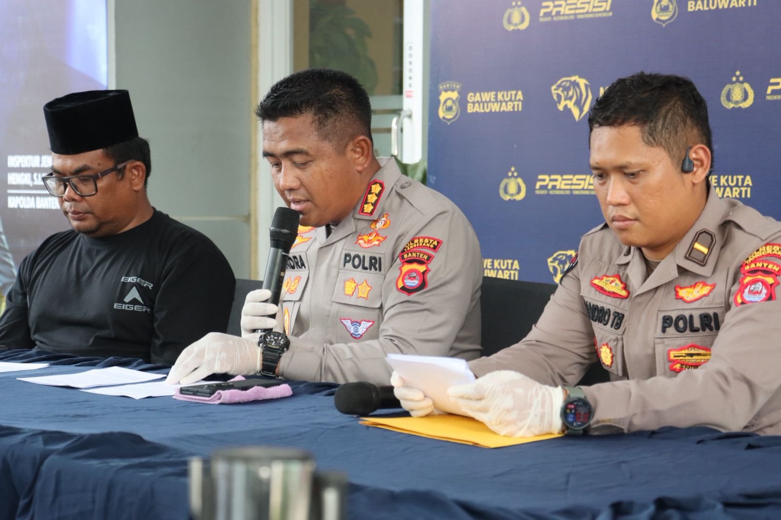 Polresta Tangerang menangkap pria 42 tahun tersangka kekerasan seksual terhadap 12 anak di wilayah Tigaraksa, Kabupaten Tangerang.