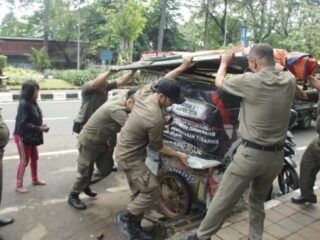 Langgar Perda, PKL di Kota Tangerang Ditindak Tegas oleh Satpol PP