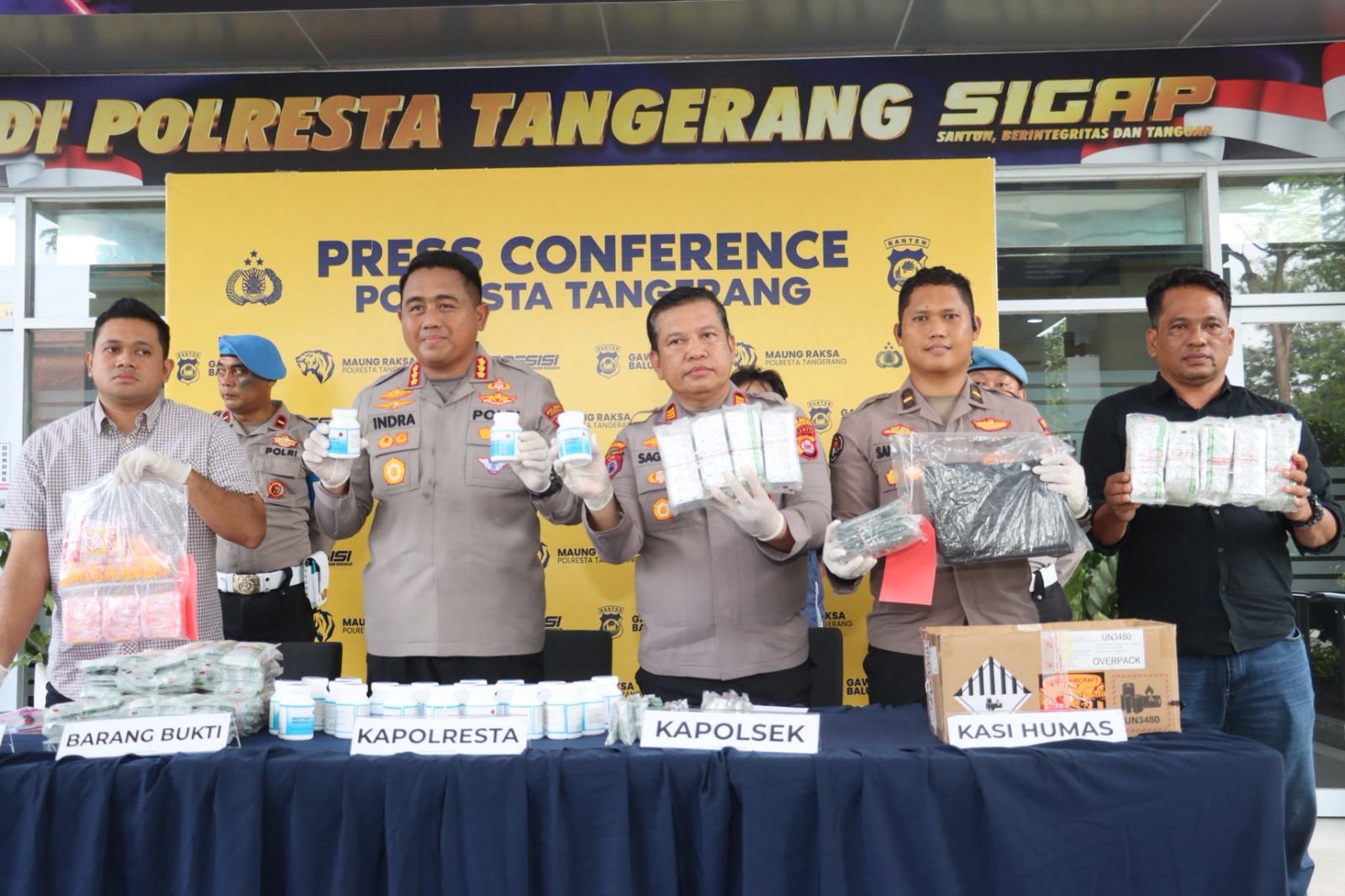 Polresta Tangerang bongkar jaringan obat keras ilegal dengan barang bukti 37.700 butir tramadol dan hexymer serta dua tersangka.
