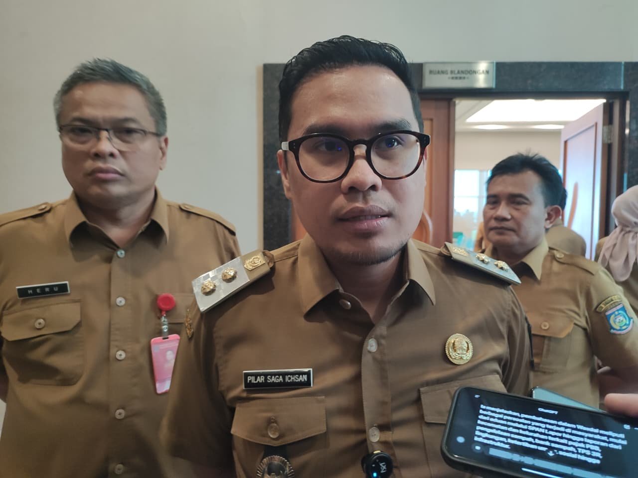 Pemkot Tangsel menargetkan penertiban pungli dan parkir liar di fasilitas umum untuk menjaga ketertiban dan kenyamanan warga.