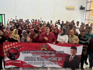 Dengar Keluhan Warga dan Guru Honorer, Abraham Garuda Laksono Langsung Bergerak