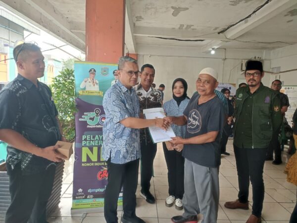 DPMPTSP Tangsel Jemput Bola ke Pasar Serpong, Bantu Pedagang Urus NIB hingga Sertifikasi Halal