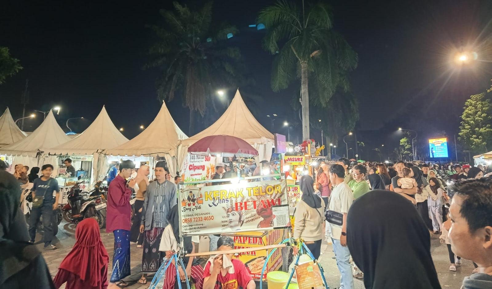 Festival Al-A'zhom di Kota Tangerang dipadati pengunjung saat libur Tahun Baru Islam dengan bazar UMKM, kuliner, dan hiburan.