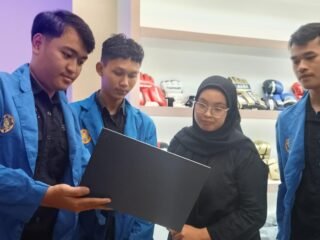 Kolaborasi Kampus dan Industri, Mahasiswa Unpam Kembangkan Sistem Penjualan Terintegrasi di CV Hook Fight Gear