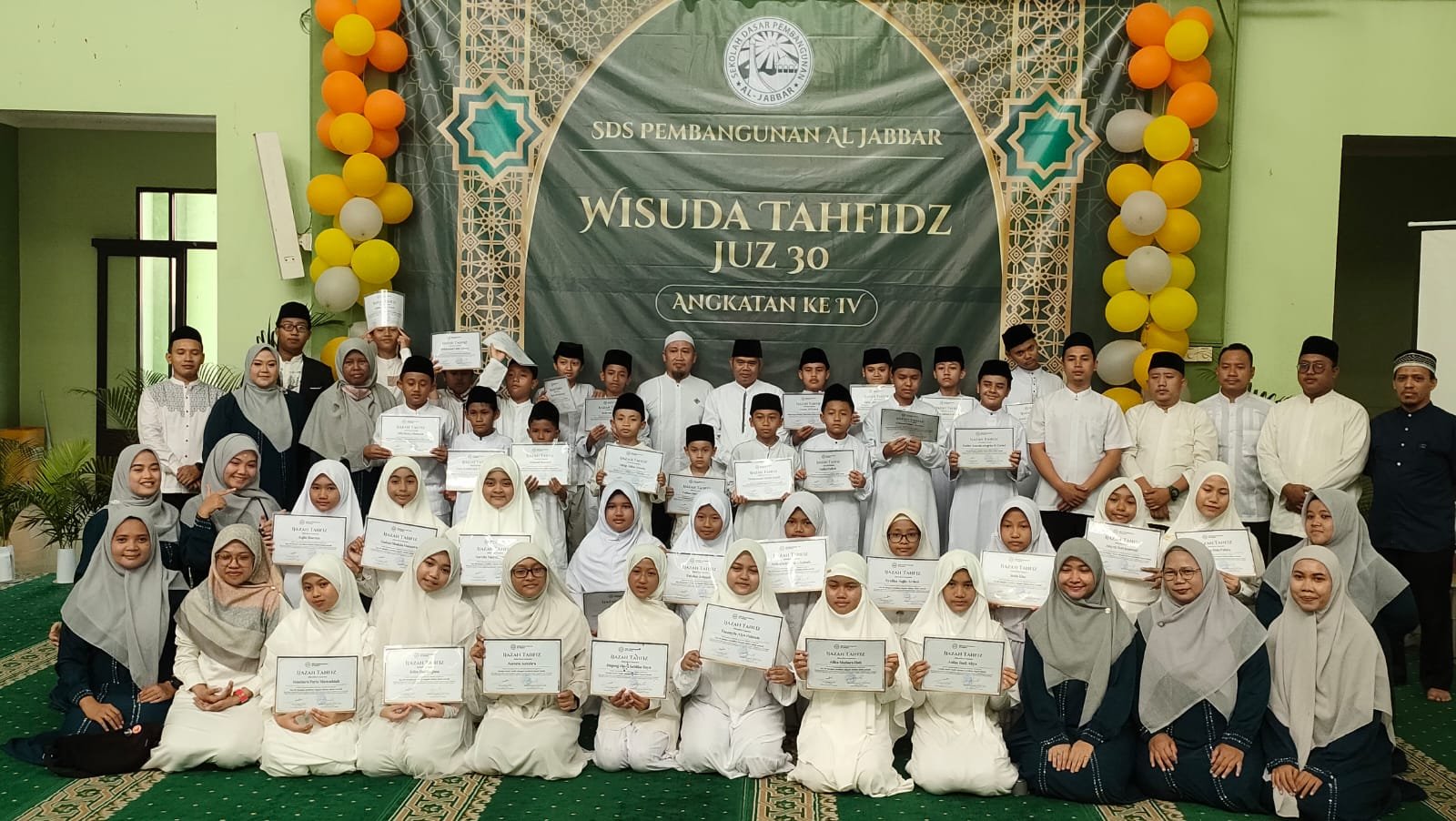 SDS Pembangunan Al Jabbar menggelar Wisuda Tahfidz Juz 30 Angkatan IV di Masjid Agung Al-Jabbar, Tangerang, 21 Juni 2026.