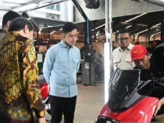 Wapres Gibran Tinjau Pabrik Motor Listrik di Tangerang, Soroti Penguatan TKDN dan Hilirisasi Industri
