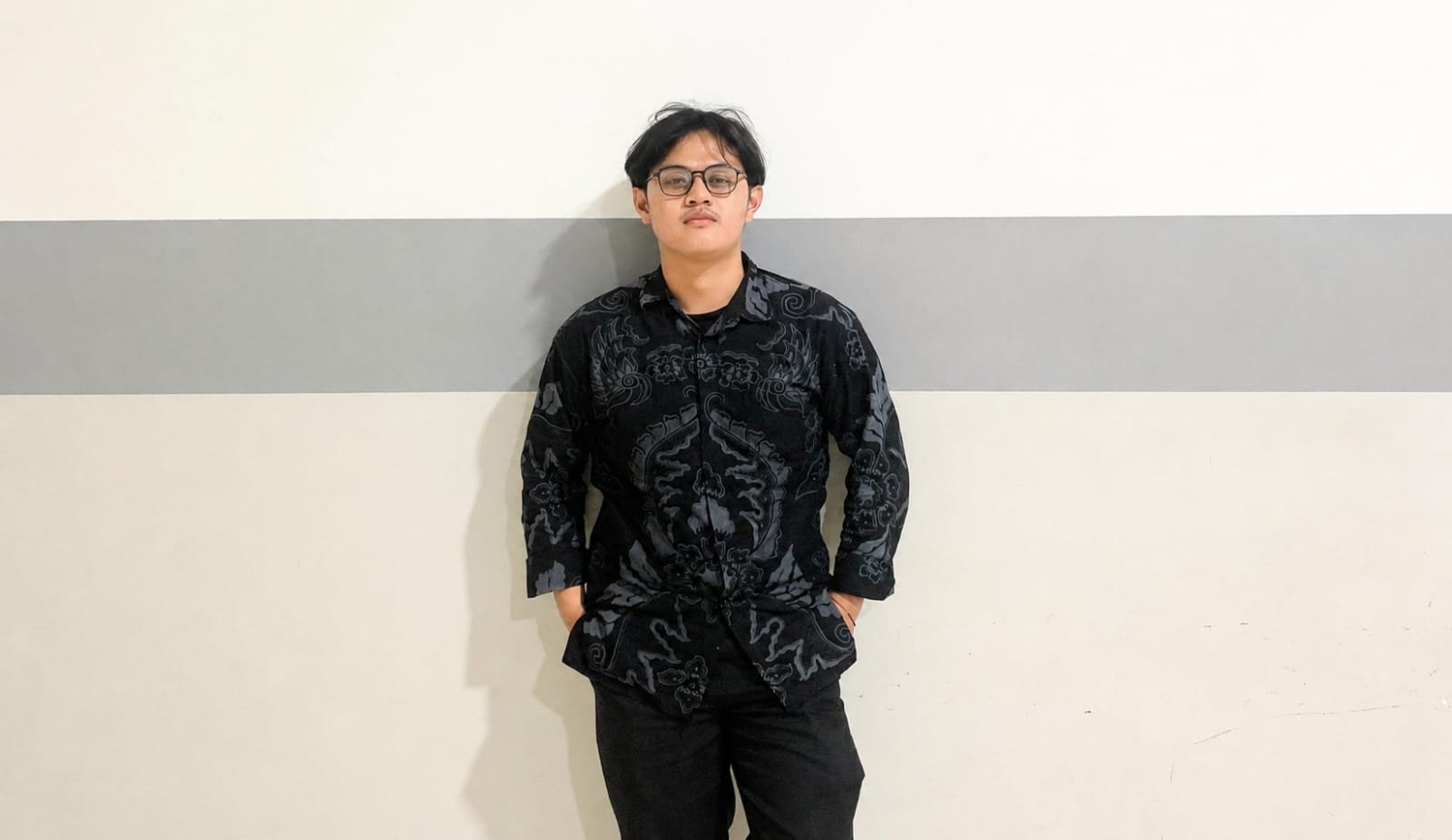 Jam kerja panjang dan upah rendah masih dialami jutaan pekerja Indonesia, berdampak pada kesejahteraan, kesehatan, dan kualitas hidup.