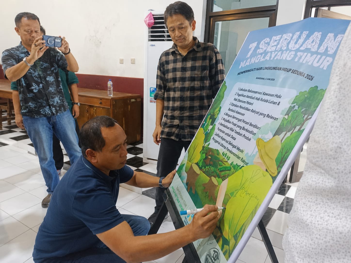 Pentahelix Center dan petani Manglayang Timur meluncurkan Koperasi SIKOMAT untuk memperkuat ekonomi rakyat dan konservasi lingkungan.