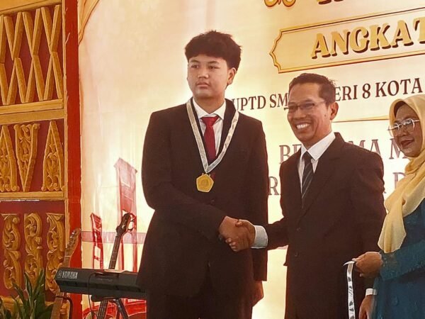 Haru Perpisahan 503 Siswa SMPN 8 Tangsel, Naufal: Kejar Mimpi dan Jaga Almamater