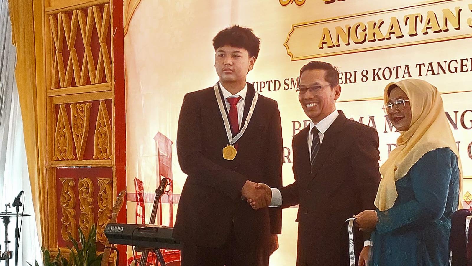 Sebanyak 503 siswa SMPN 8 Tangsel mengikuti apresiasi prestasi dan perpisahan. Sekolah mencatat capaian akademik terbaik di Tangsel.