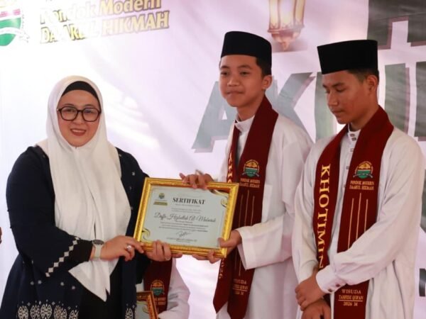 Wabup Tangerang Hadiri Wisuda Tahfidz Daarul Hikmah Sukadiri, Dorong Santri Raih Beasiswa ke Mesir