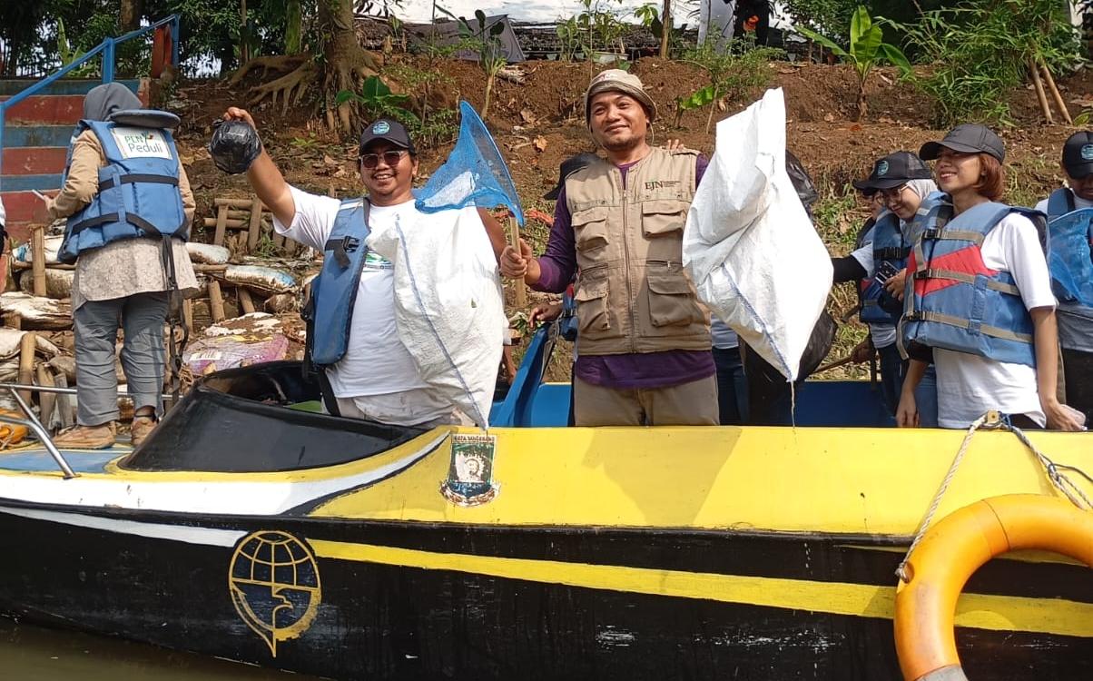 CleanUp Cisadane 2026 berhasil mengangkut 8,5 ton sampah dari sungai dan bantaran melalui aksi kolaboratif lintas pihak.