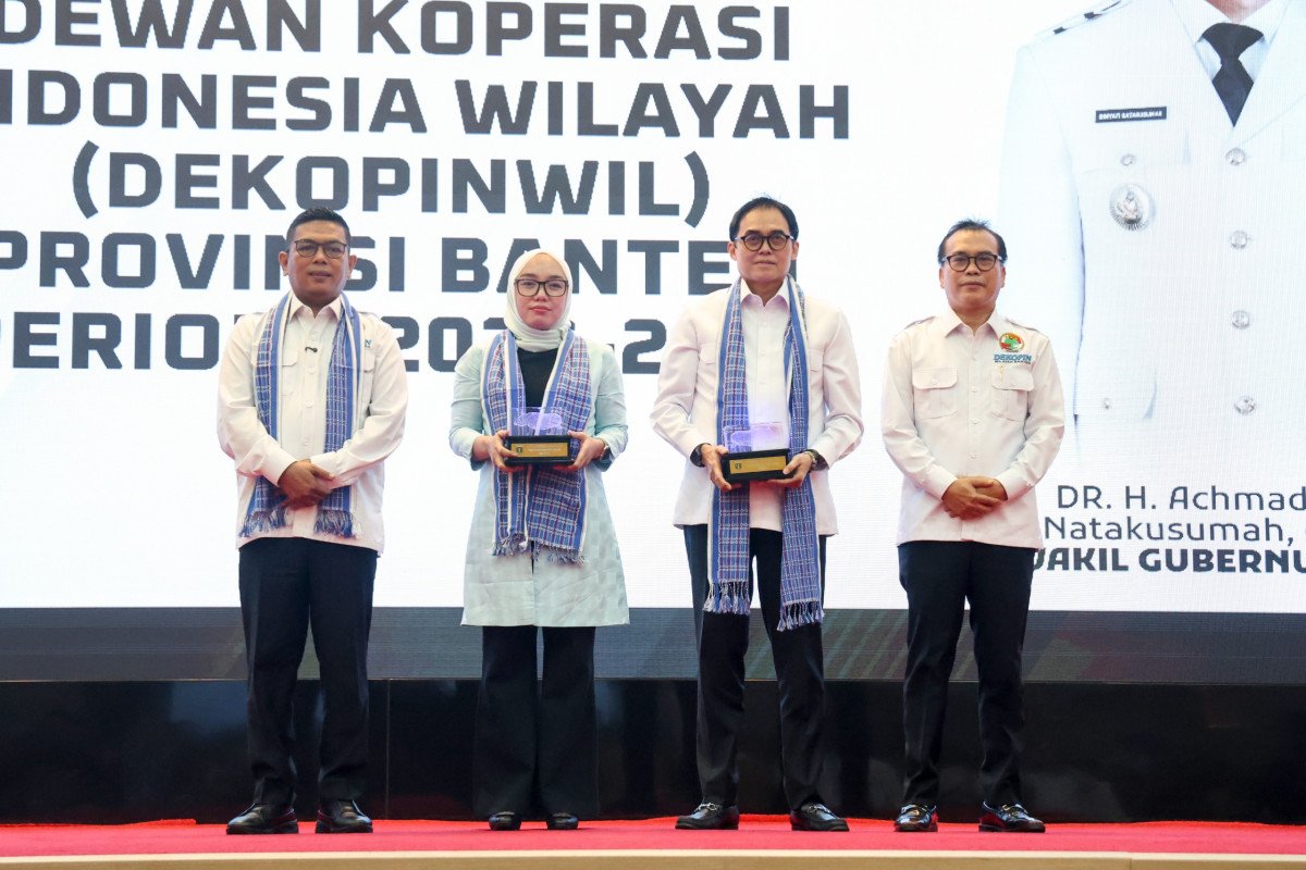 Gubernur Banten Andra Soni meminta Dekopinwil memperkuat gerakan koperasi untuk mendorong ekonomi kerakyatan dan kesejahteraan masyarakat.