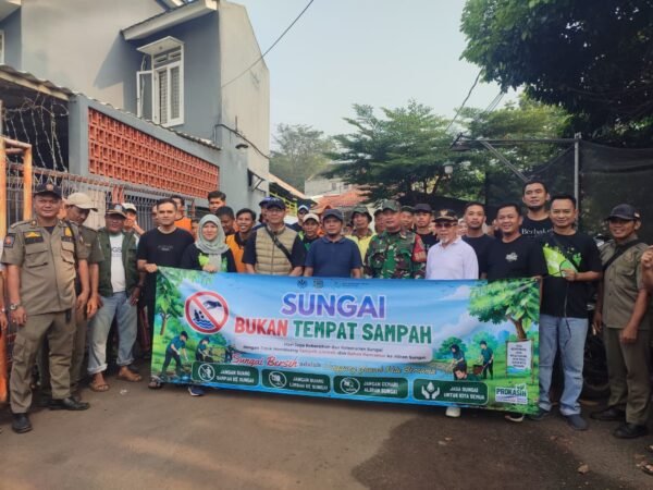 Warga Villa Tekno dan DLH Tangsel Bersatu Bersihkan Kali, Cegah Pencemaran Sejak Dini