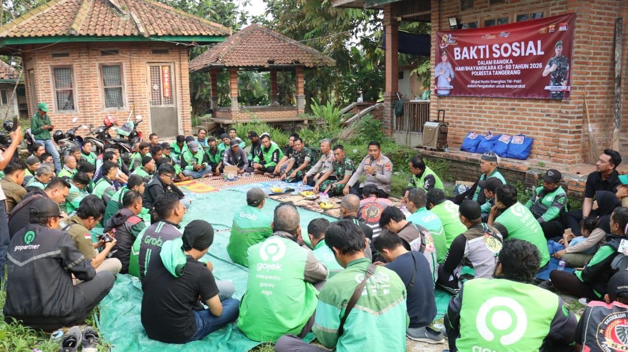 Kapolresta Tangerang ajak ojol jadi mitra informasi kamtibmas, perkuat sinergi Polri dan masyarakat lewat baksos di Panongan.