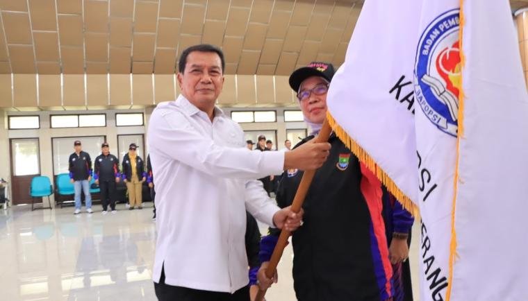 Kabupaten Tangerang melepas 293 atlet pelajar untuk POPDA XII Banten 2026 dengan target meraih juara umum dan meningkatkan prestasi.
