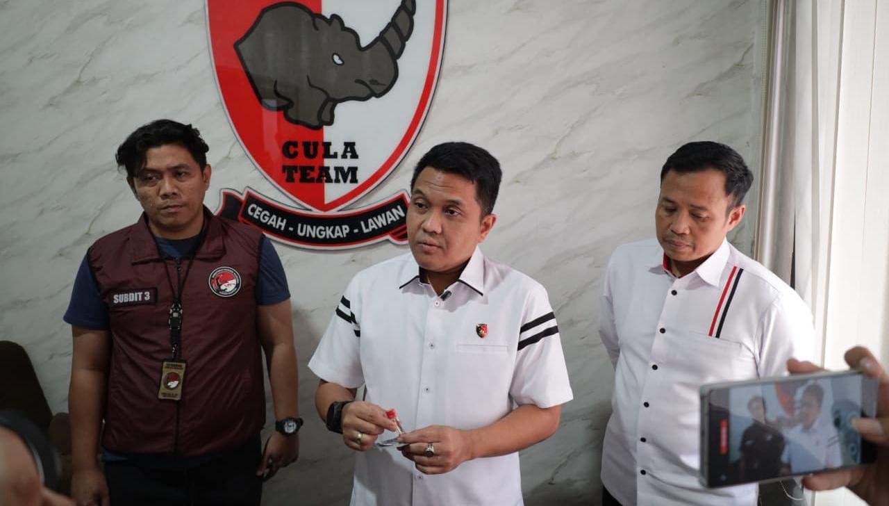 Polda Banten menangkap kurir vape berisi narkotika Etomidate di Serang dan menyita 195 cartridge senilai hampir Rp1 miliar.