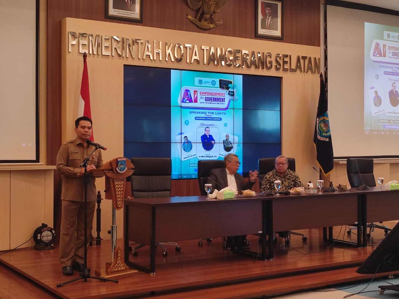 Pemkot Tangsel membekali ASN dengan kompetensi AI guna mempercepat transformasi digital dan meningkatkan kualitas pelayanan publik.