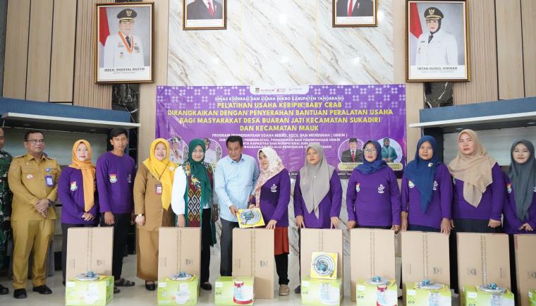 Pemkab Tangerang gelar pelatihan UMKM keripik baby crab di Sukadiri untuk tingkatkan keterampilan dan dorong produk unggulan daerah.