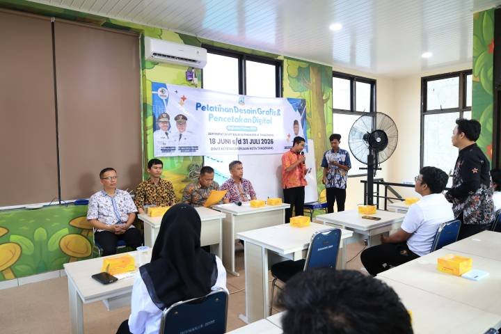 BLK Kota Tangerang melatih warga menguasai desain kemasan dan percetakan digital guna meningkatkan daya saing produk lokal.