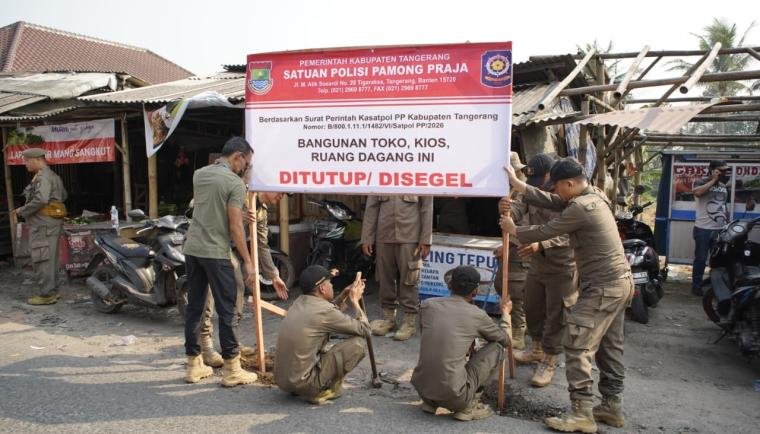 Setelah melalui SP1 hingga SP3, Satpol PP Kabupaten Tangerang menertibkan 81 bangunan di eks TPPS Pasar Cisoka secara prosedural.