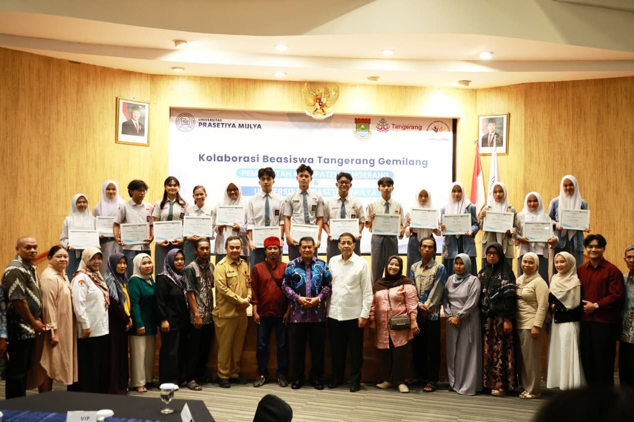 Bupati Tangerang dan Universitas Prasetiya Mulya menandatangani kerja sama Beasiswa Tangerang Gemilang bagi 15 mahasiswa tahun 2026.