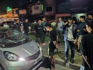 Mobil Honda Jazz Diduga Dirusak Sekelompok Orang di Citra Raya Tangerang, Polisi Cek CCTV