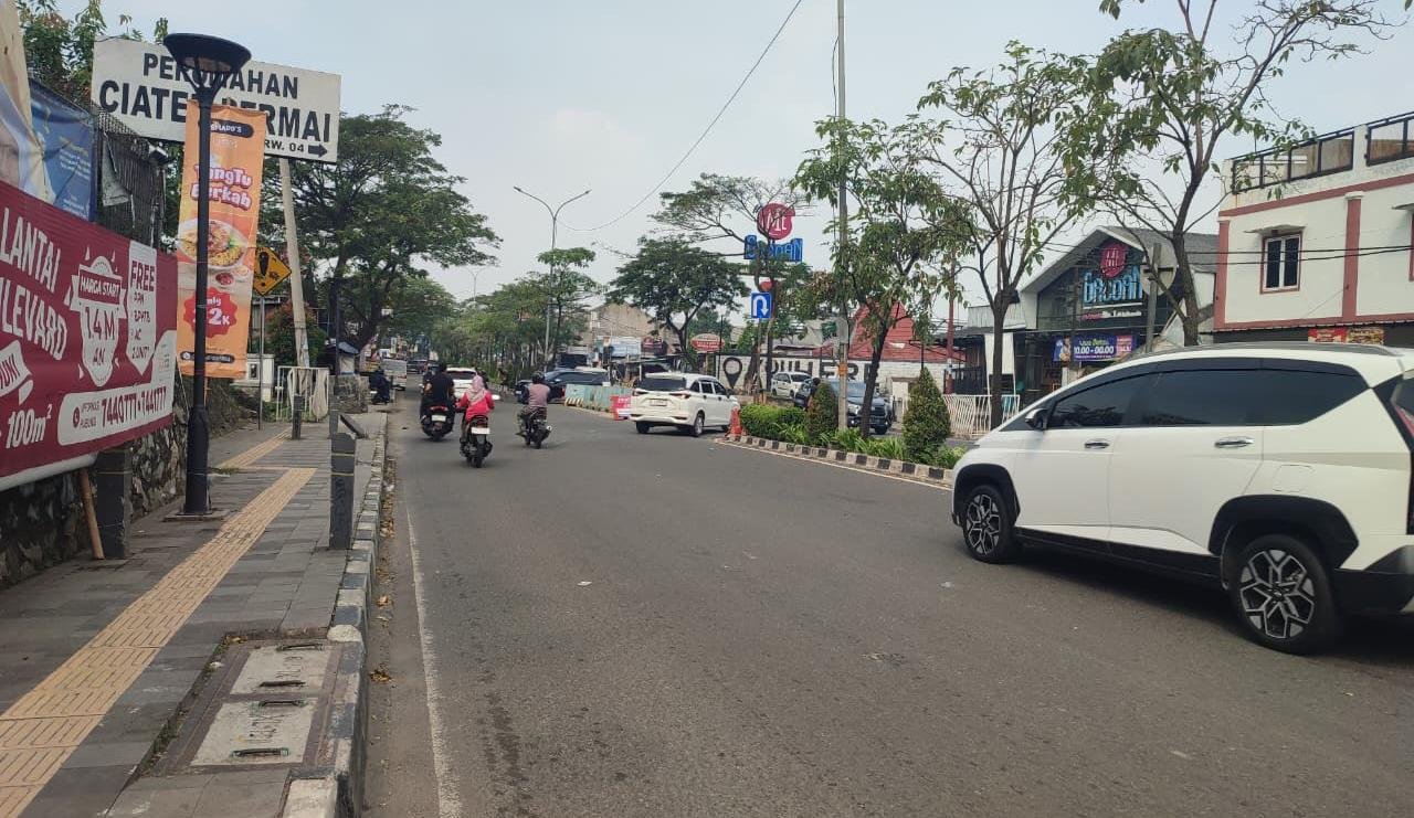 Kemacetan di Jalan Ciater Raya menjadi perhatian Pemkot Tangsel. Pelebaran u-turn disiapkan untuk mengurai antrean kendaraan di jam sibuk.