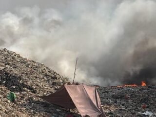 TPA Jatiwaringin Terbakar, BNPB Kerahkan Helikopter Water Bombing