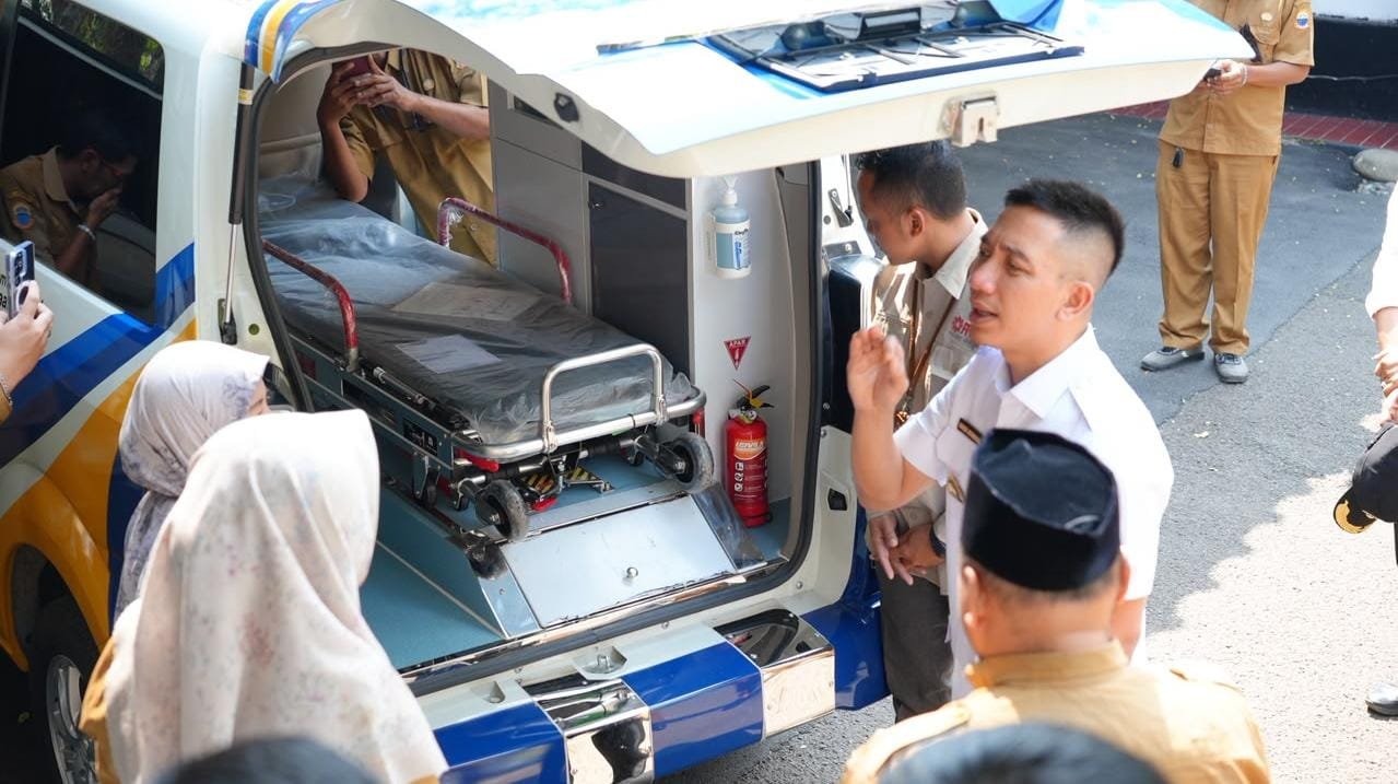 BPKH menyalurkan ambulans untuk Puskesmas Gunungkencana di Lebak guna memperkuat layanan kesehatan melalui Program Kemaslahatan.
