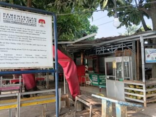 GANESPA mendesak Gubernur Banten menertibkan warung liar di sempadan Setu Ciledug, Tangsel, demi menjaga resapan air dan lingkungan.