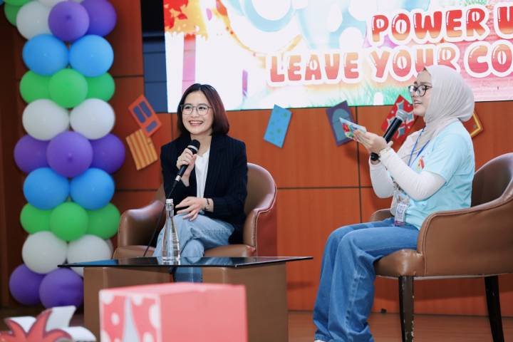 Prilly Latuconsina mengajak pelajar Kota Tangerang berani keluar dari zona nyaman demi mengembangkan potensi dan meraih peluang baru.