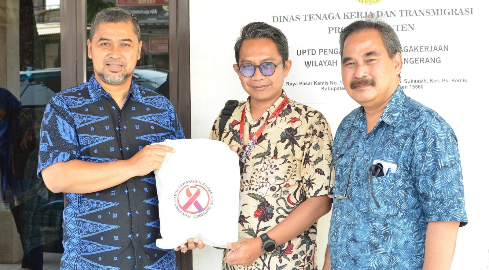 KPA Kabupaten Tangerang dan KPAP Banten memperkuat kolaborasi dengan Disnakertrans untuk mencegah penularan HIV/AIDS di dunia kerja.