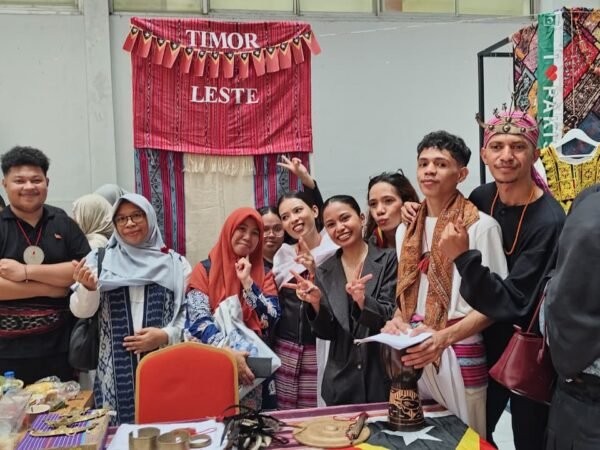 Pererat Hubungan Antarbangsa, MGMP Bahasa Inggris Hadiri UMB Intercultural Festival 2026
