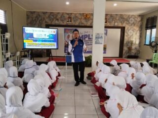 Relawan TIK Banten Edukasi 360 Siswa Baru SMPN 2 Mauk tentang Literasi Digital