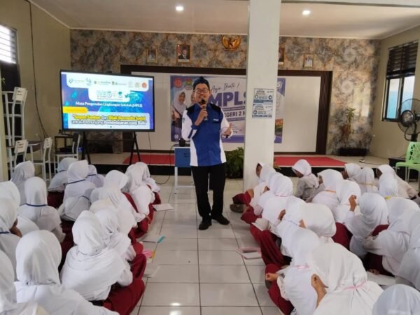Relawan TIK Banten Edukasi 360 Siswa Baru SMPN 2 Mauk tentang Literasi Digital