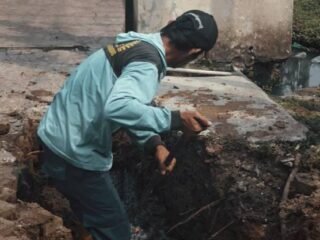 Atasi Sedimentasi dan Sampah, Pemkot Tangerang Normalisasi Saluran Air di Periuk