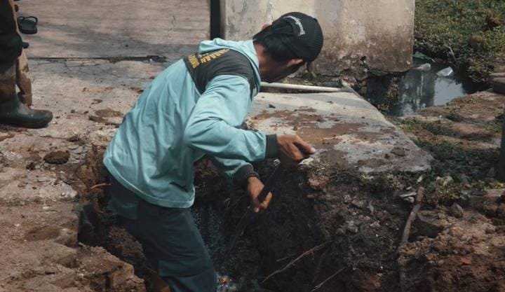 Pemkot Tangerang menuntaskan normalisasi saluran air di Periuk untuk mengatasi sedimentasi dan sampah penyebab banjir.