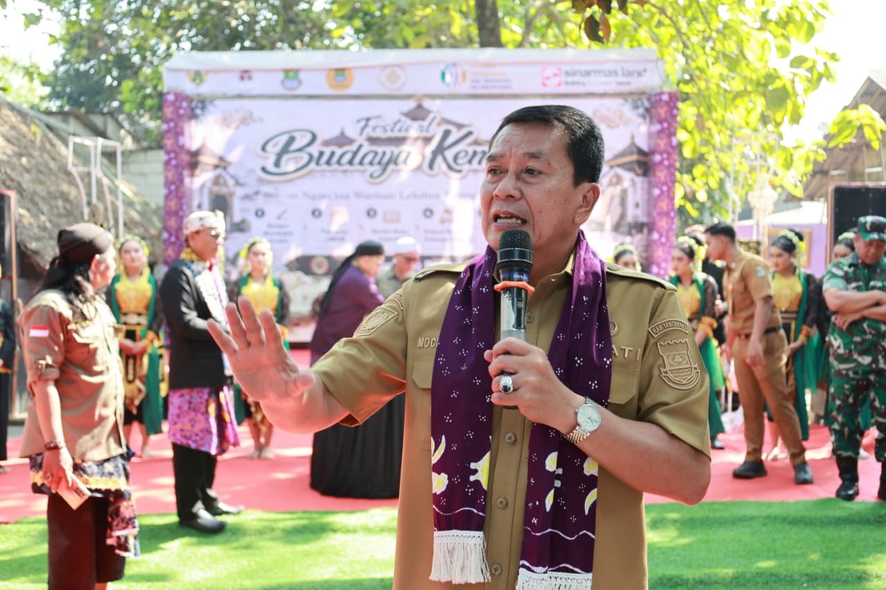 Bupati Maesyal Rasyid dukung Festival Kampung Budaya Kemuning sebagai upaya melestarikan budaya dan mengembangkan UMKM lokal.